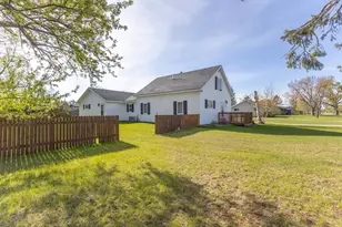 412 Grant Ave SE, Bemidji, MN 56601 - Photo 3