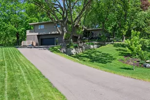 7121 Schey Dr, Edina, MN 55439 - Photo 9