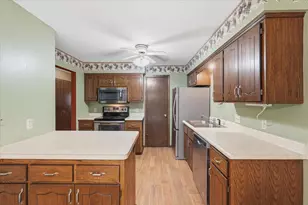 4342 Buckingham Ct, Vadnais Heights, MN 55127 - Photo 7