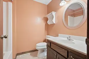 4342 Buckingham Ct, Vadnais Heights, MN 55127 - Photo 15