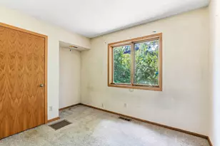 2219 Vivian Ln, Saint Paul, MN 55119 - Photo 15