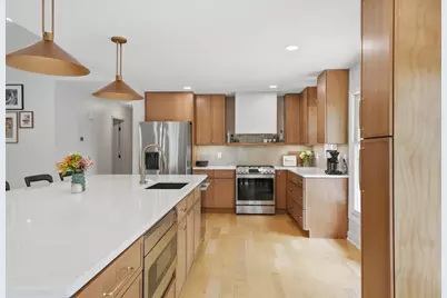 9137 Forest Hills Circle, Bloomington, MN 55437 - Photo 19
