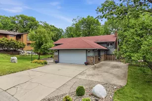 9137 Forest Hills Cir, Bloomington, MN 55437 - Photo 77