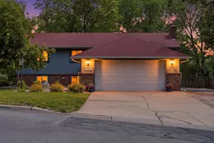 9137 Forest Hills Cir, Bloomington, MN 55437 - Photo 75