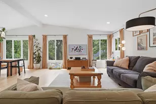 9137 Forest Hills Cir, Bloomington, MN 55437 - Photo 5