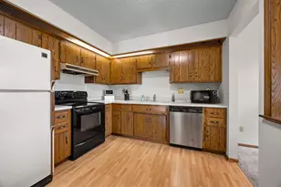 5367 Hyland Pl, Bloomington, MN 55437 - Photo 7