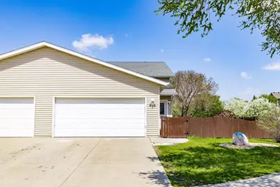 2901 Dakota Park Circle S, Fargo, ND 58104 - Photo 3