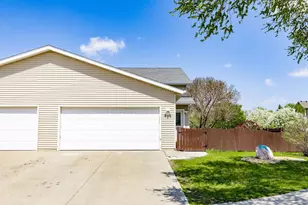 2901 Dakota Park Cir S, Fargo, ND 58104 - Photo 3