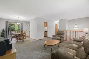 286 Frankland St, Mahtomedi, MN 55115 - Photo 5