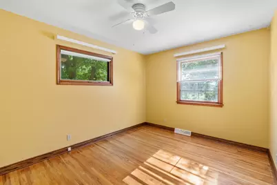 2420 Ensign Avenue N, Golden Valley, MN 55427 - Photo 17