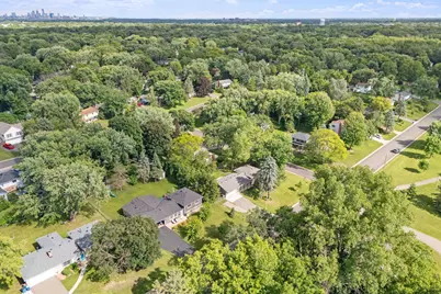 2420 Ensign Avenue N, Golden Valley, MN 55427 - Photo 37