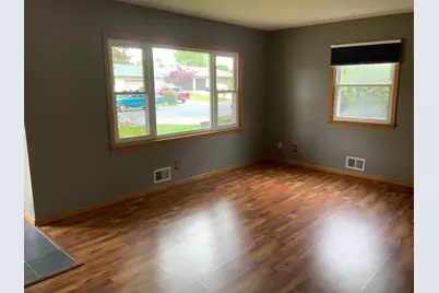 954 Miller Street S, Shakopee, MN 55379 - Photo 7
