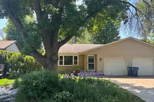 954 Miller St S, Shakopee, MN 55379 - Photo 1
