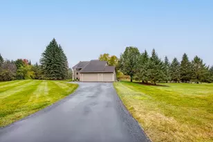 9820 Deerbrook Dr, Chanhassen, MN 55317 - Photo 9