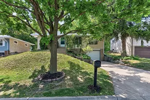 49 Flandrau Pl, Saint Paul, MN 55106 - Photo 1