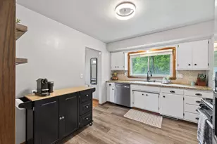 49 Flandrau Pl, Saint Paul, MN 55106 - Photo 9