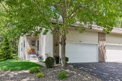 913 Oakwood Heights Circle, Eagan, MN 55123 - Photo 1