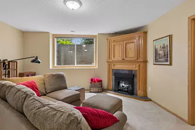 913 Oakwood Heights Circle, Eagan, MN 55123 - Photo 21