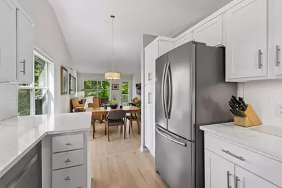 913 Oakwood Heights Circle, Eagan, MN 55123 - Photo 9