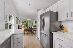 913 Oakwood Heights Cir, Eagan, MN 55123 - Photo 9