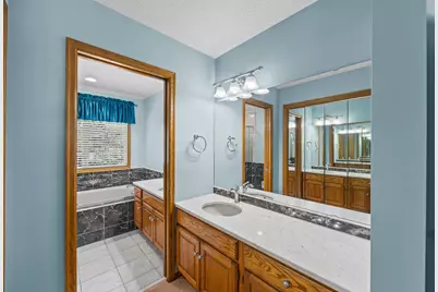 8941 Hunters Trail, Woodbury, MN 55125 - Photo 11