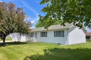 208 Broad Street S, Comfrey, MN 56019 - Photo 1