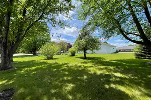 208 Broad Street S, Comfrey, MN 56019 - Photo 3