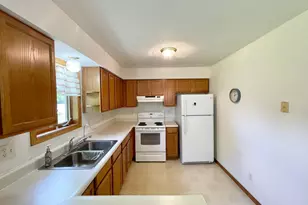 208 Broad Street S, Comfrey, MN 56019 - Photo 7