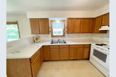 208 Broad Street S, Comfrey, MN 56019 - Photo 9