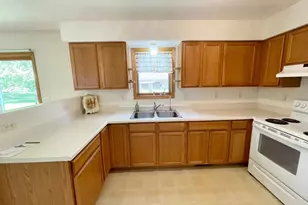 208 Broad Street S, Comfrey, MN 56019 - Photo 9