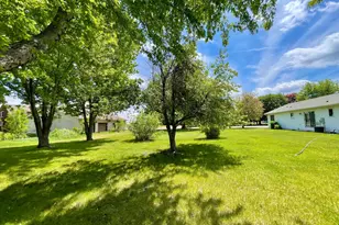 208 Broad Street S, Comfrey, MN 56019 - Photo 31