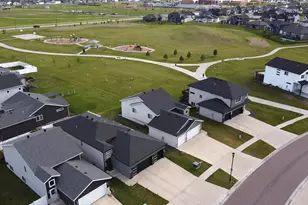 1719 67th Ave S, Fargo, ND 58104 - Photo 33