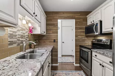 215 Barry Avenue S #216, Wayzata, MN 55391 - Photo 3