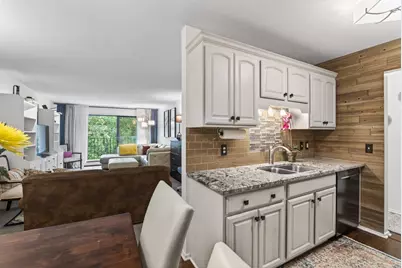 215 Barry Avenue S #216, Wayzata, MN 55391 - Photo 5