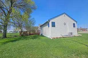 127 S State St, Warren, MN 56762 - Photo 21