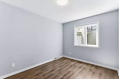 879 Iowa Avenue W, Saint Paul, MN 55117 - Photo 19
