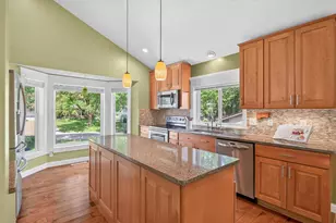 9391 Newcastle Rd, Woodbury, MN 55125 - Photo 5