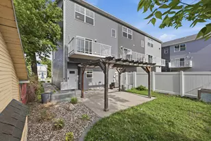 911 7th St N, Fargo, ND 58102 - Photo 3