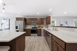 911 7th St N, Fargo, ND 58102 - Photo 9