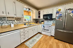 402 St Paul Ave S, Thief River Falls, MN 56701 - Photo 17
