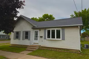 752 E Mark St, Winona, MN 55987 - Photo 1