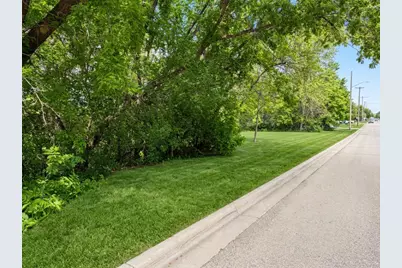 202 W Everett Avenue, Fergus Falls, MN 56537 - Photo 3