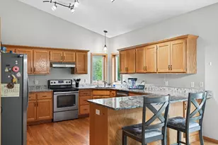 10035 Fallgold Parkway N, Brooklyn Park, MN 55443 - Photo 7