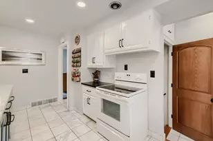 818 Larpenteur Ave W, Saint Paul, MN 55113 - Photo 13