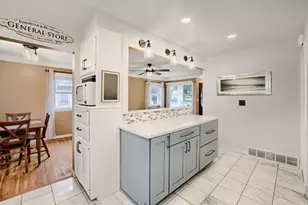 818 Larpenteur Ave W, Saint Paul, MN 55113 - Photo 5