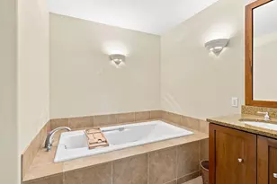 220 Frontier Ct, Chanhassen, MN 55317 - Photo 21