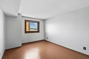 66 9th St E, Saint Paul, MN 55101 - Photo 23