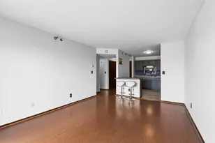 66 9th St E, Saint Paul, MN 55101 - Photo 3