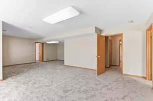2888 Eagle Valley Dr, Woodbury, MN 55129 - Photo 41
