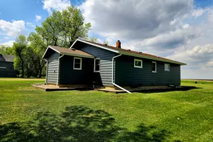 1055 141st St, Pipestone, MN 56164 - Photo 3